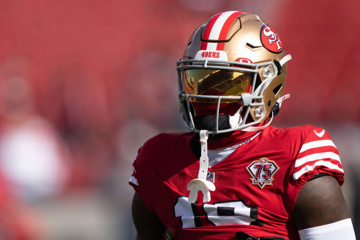 San Francisco 49ers WR Deebo Samuel warming up